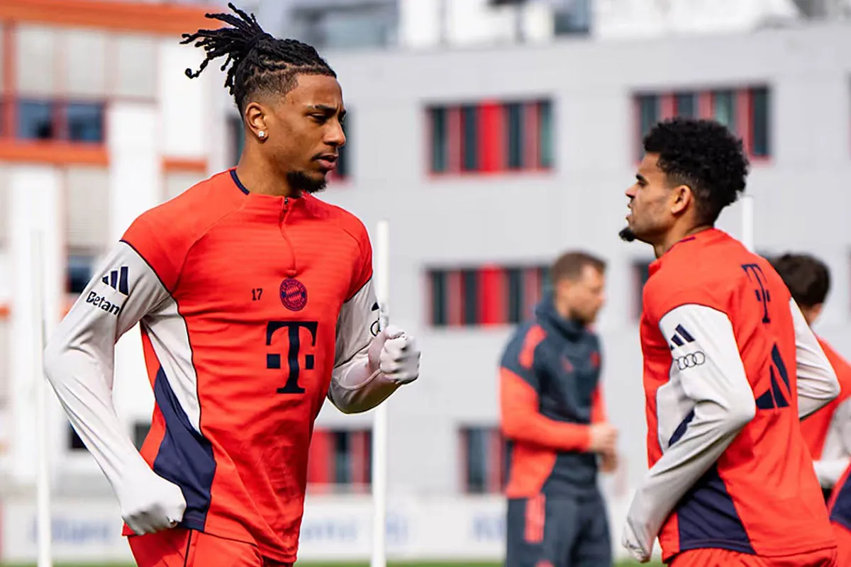 Bayern Munich Luis Diaz and Michael Olise perform some special tricks