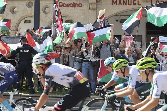 Manifestantes a favor de Palestina durante esta Vuelta a Espa�a.