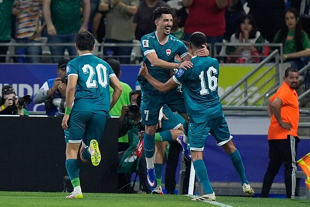 Los jugadores de Iraq celebran el tanto de Ali Alhamadi