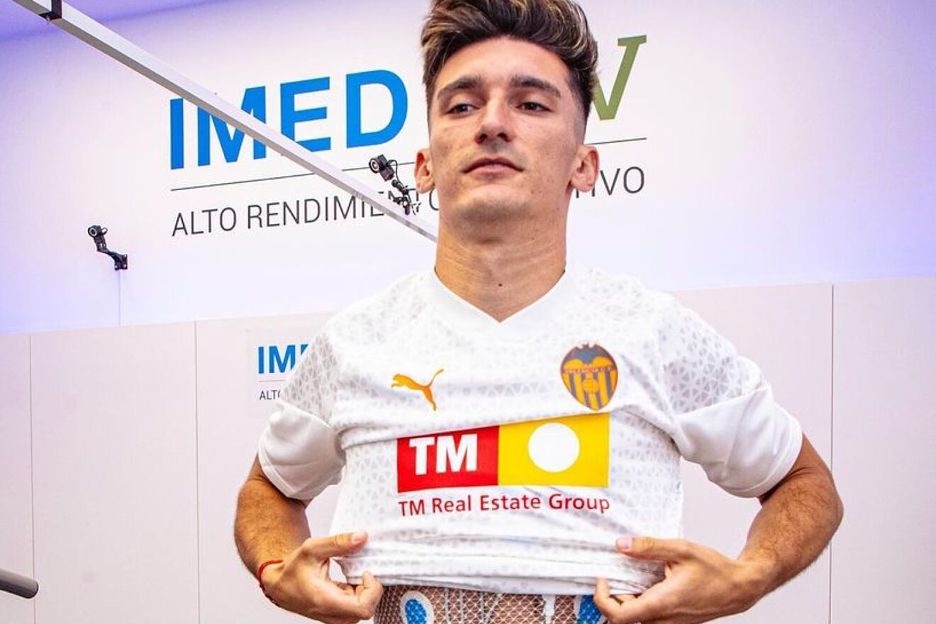 Pepelu rompe con 127 partidos del Valencia sin un mediocentro de...