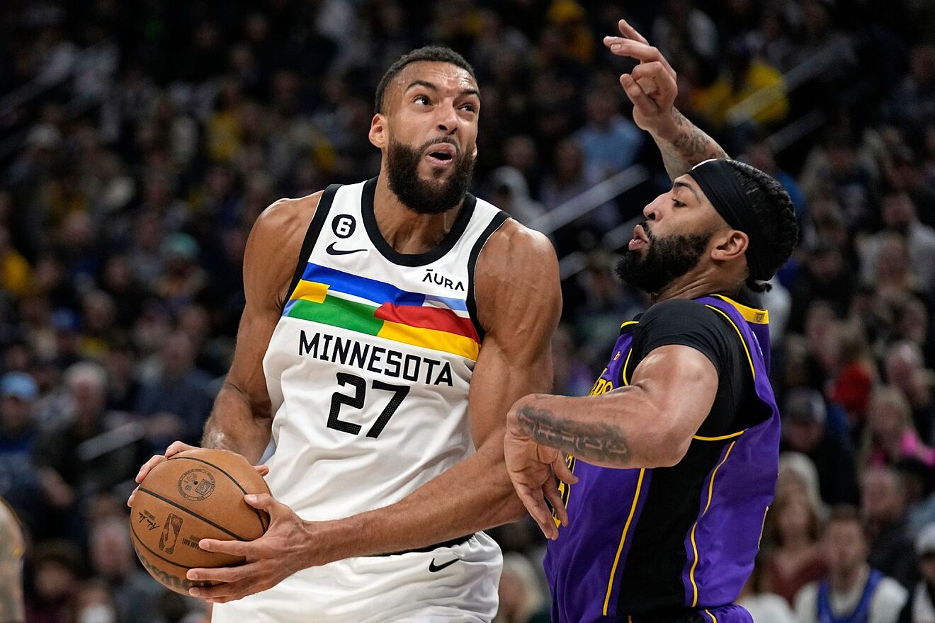 Lakers survive Timberwolves despite Anthony Davis injury scare, LeBron ...