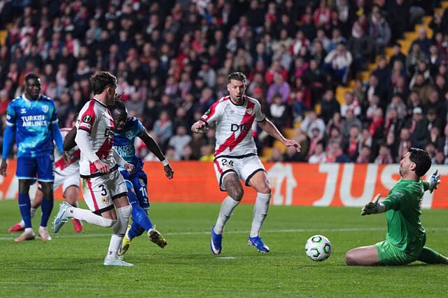 Ndiaye marca el gol del Samsunspor en Vallecas.