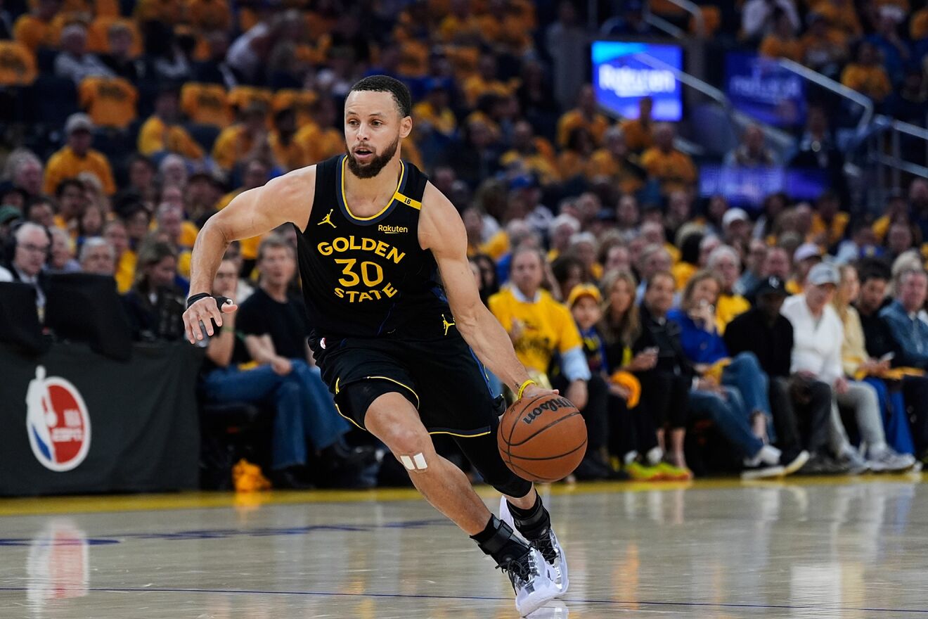 Steph Curry holds a 21stcentury NBA record that not even LeBron can