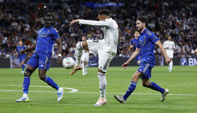 Kylian Mbapp�, durante su reaparici�n en el encuentro de Liga Real Madrid-Oviedo.