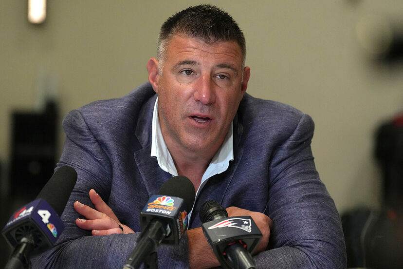 Mike Vrabel saves his job with the Patriots but may face unexpected  problems with his players | Marca