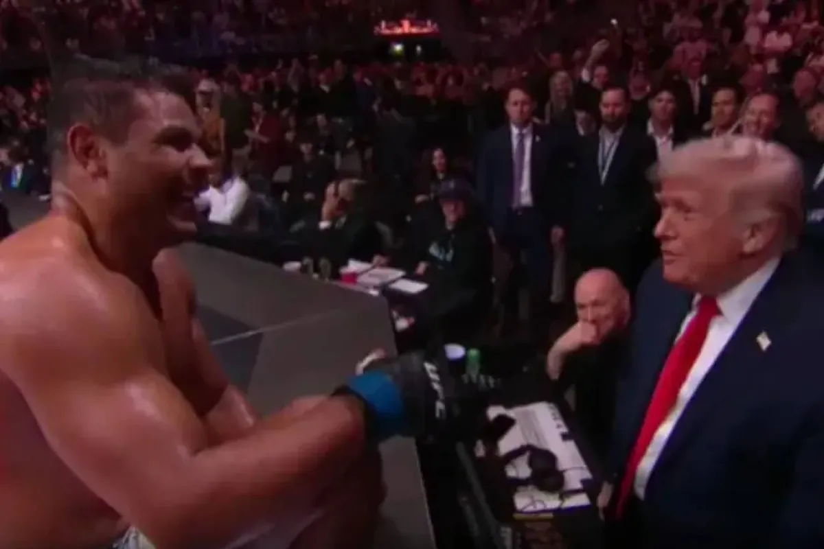 The surreal moment between Donald Trump and Brazilian Paulo Costa: "You're too handsome to be a fighter"