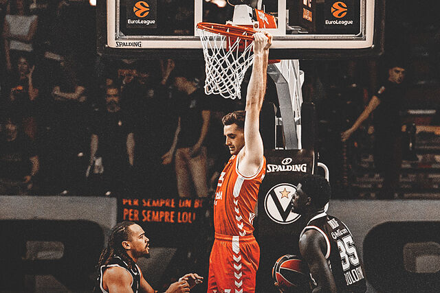 Reuvers hace un mate.