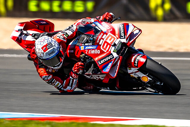 Marc M�rquez compitiendo en el Aut�dromo de Brno.