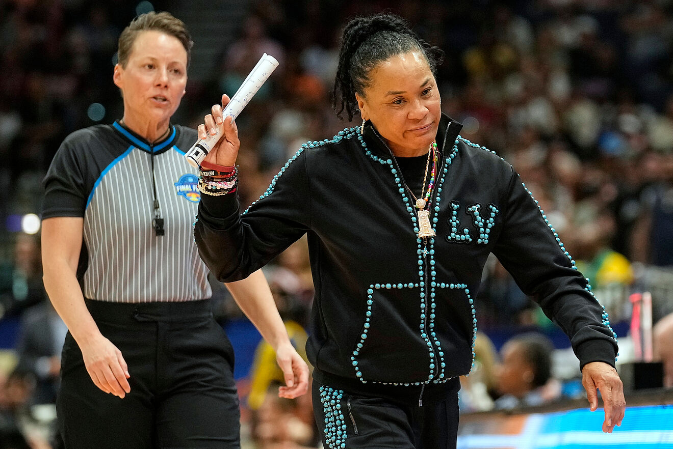 Dawn Staley's Louis Vuitton tracksuit valued at $7,600 was overshadowed by Geno Auriemma