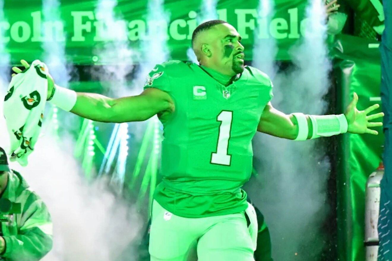 Jalen Hurts connects with DeVonta Smith and reminds Chiefs that the...