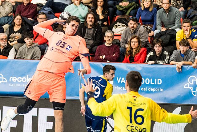 Ian Barrufet se dispone a lanzar.