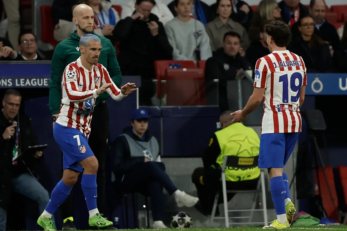 Julian Alvarez receives the warmth of the Metropolitano… at his worst moment