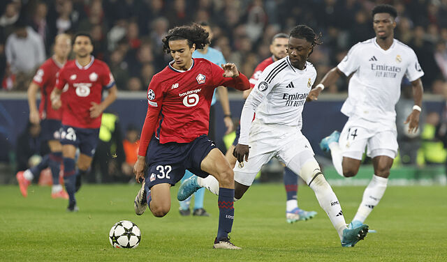 Bouaddi, jugando con el Lille ante el Real Madrid