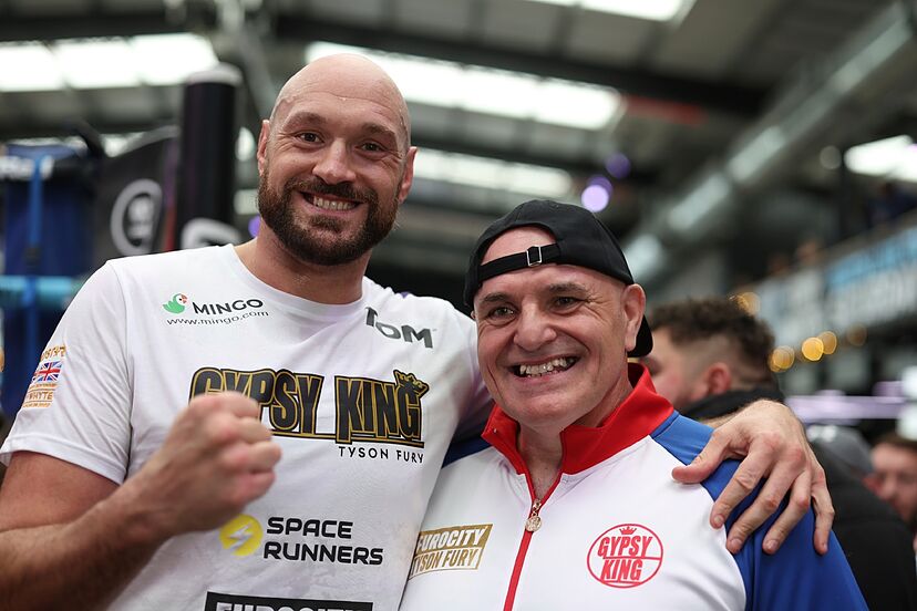 John Fury thinks Tyson Fury showed a physical decline against Francis  Ngannou | Marca