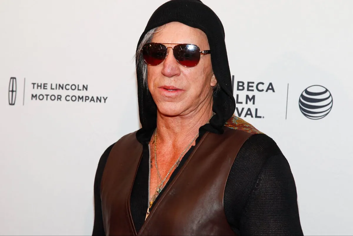 How many celebrities have lost their homes due to financial problems, just like Mickey Rourke? We'll tell you here