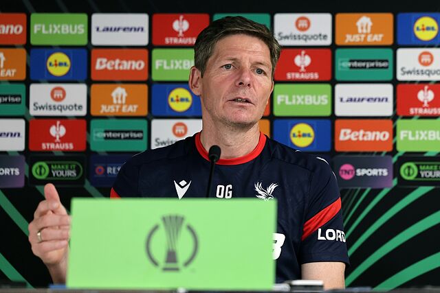 Oliver Glasner atendi� a los medios de comunicaci�n y habl� sobre la final ante el Rayo.