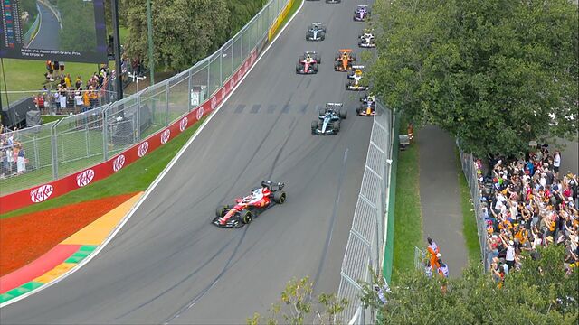 Leclerc, destacado en la curva 4 de la primera vuelta.