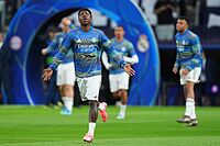 Vinicius, durante el calentamiento antes de medirse al Bayern.