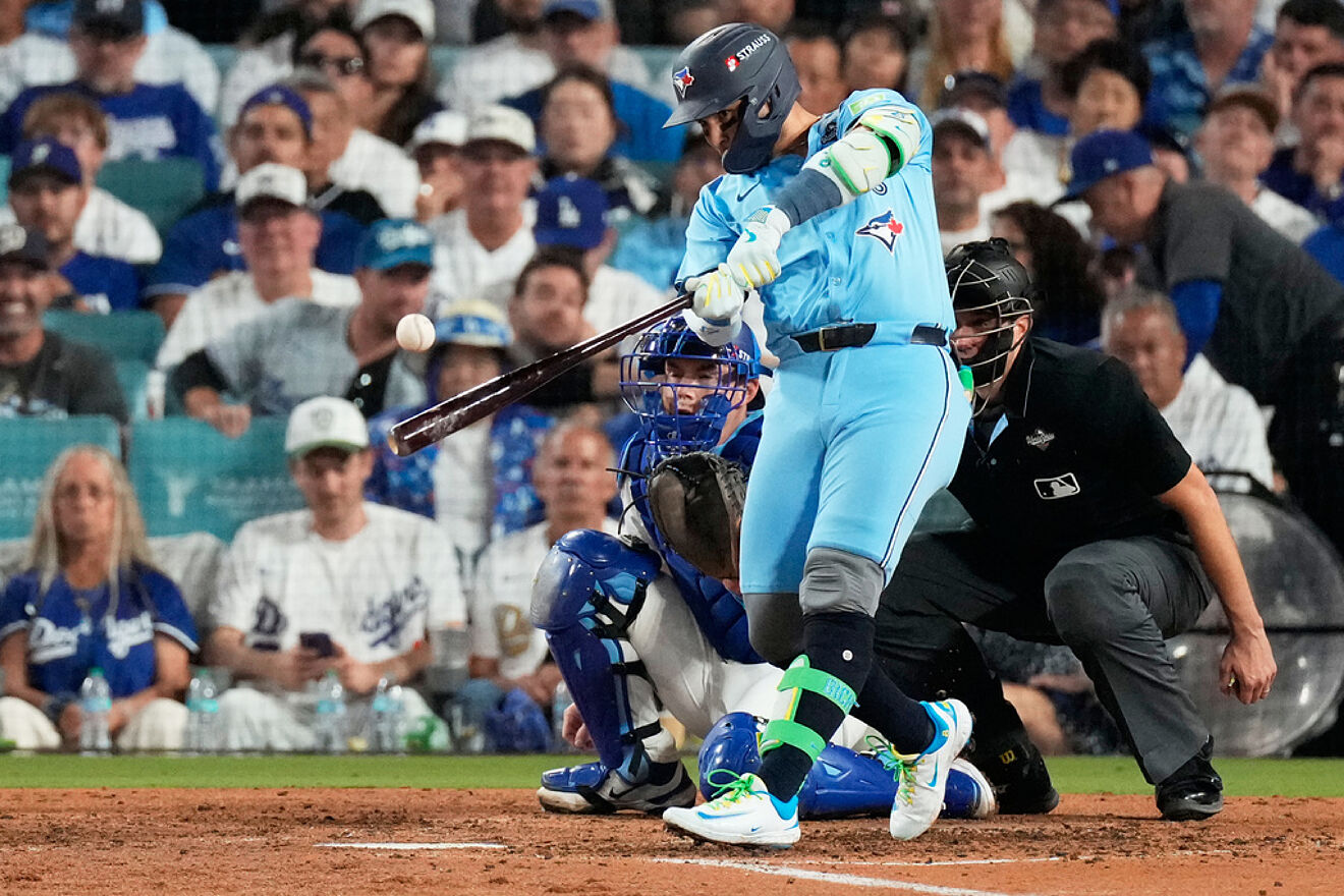 Bo Bichette hits RBI-single against the Los Angeles Dodgers.