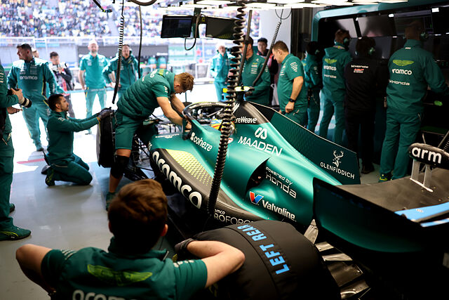 El Aston Martin, en el box.