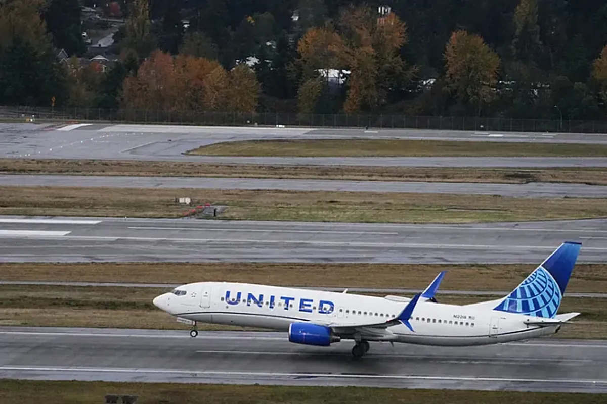 Cyber Monday flight deals: These airlines are offering big discounts ahead of Travel Tuesday 2025