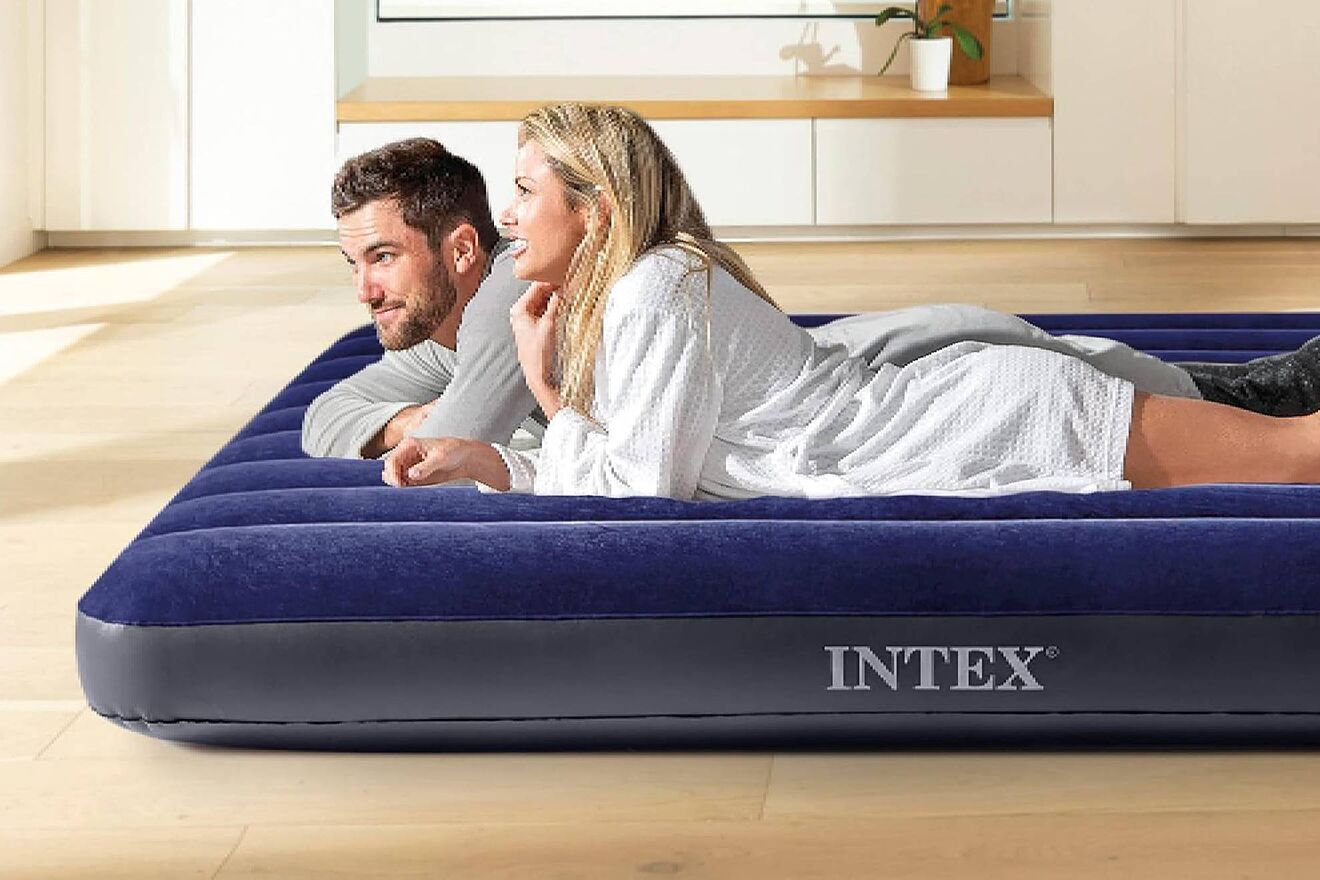 ¿Necesitas una cama extra en vacaciones? Aquí tienes la solución más sencilla por sólo 22 euros. Foto: Intex.