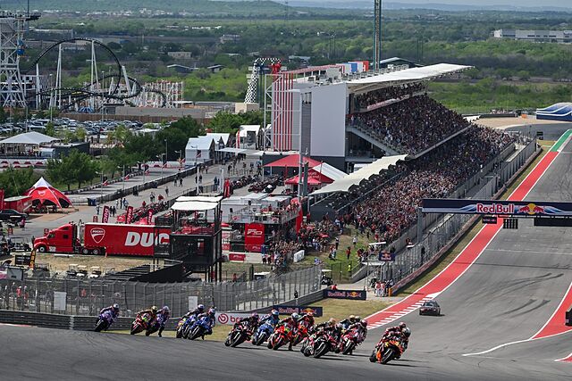Los pilotos de MotoGP en la salida en Austin.