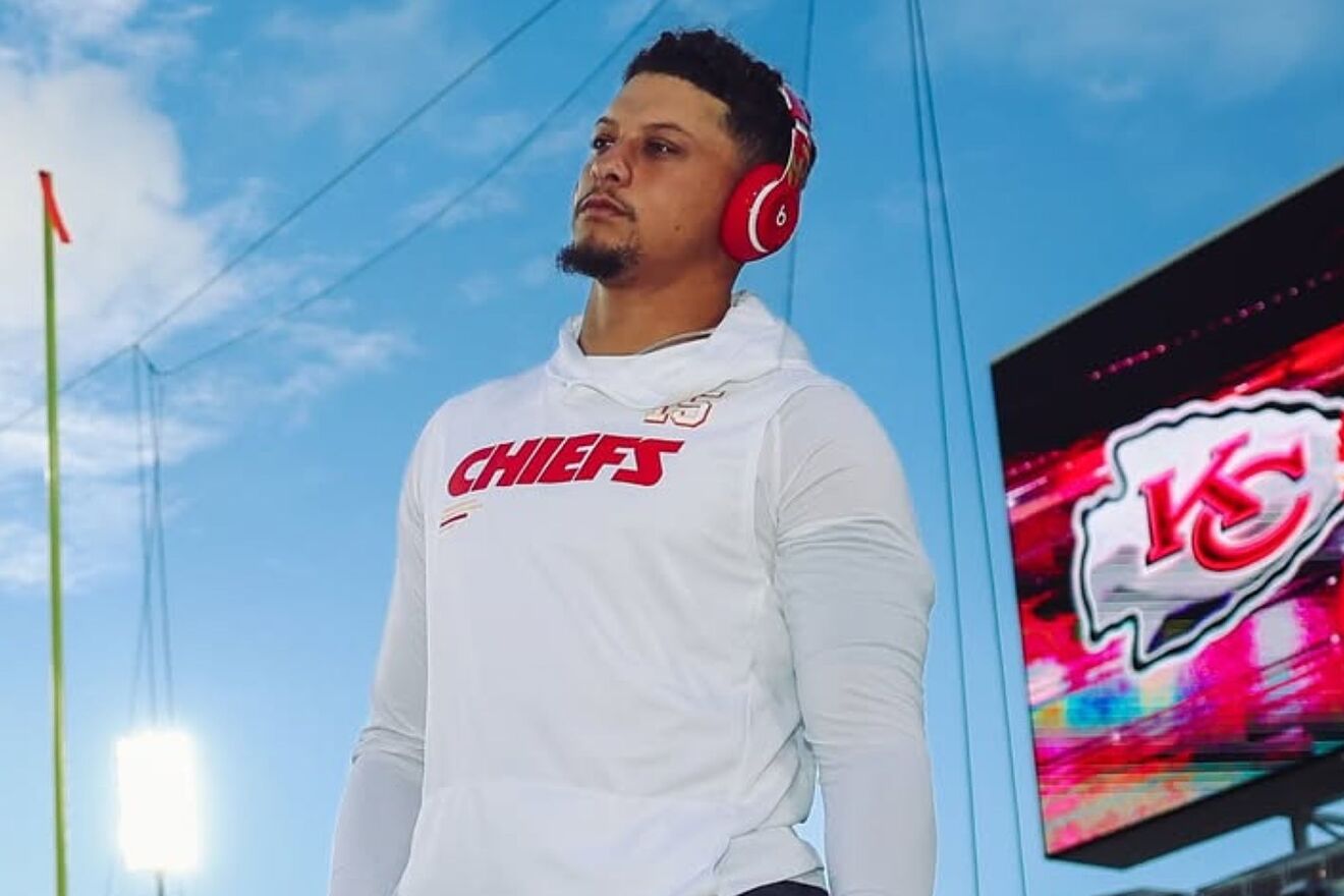 Patrick Mahomes sets offseason tone with gesture that doesn't go...