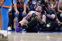 Luka Doncic, despu�s de lesionarse en el partido ante los Thunder.