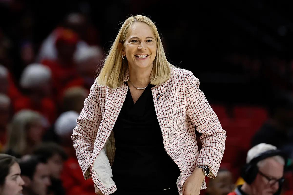 Who is Brenda Frese, the Maryland coach who went viral for her energetic pep talk to Oluchi Okananwa?
