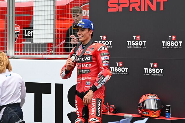 Marc M�rquez, en el podio del Sprint.