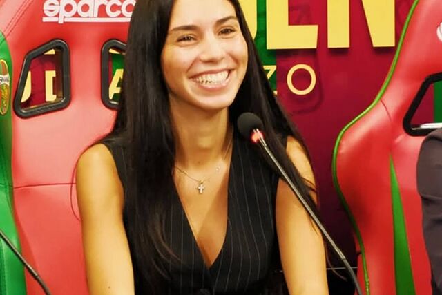 El precio del nepotismo en el f�tbol: un millonario pone a su hija de 23 a�os (Claudia Rizzo) de presidenta y el club quiebra