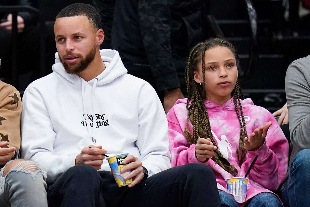 Stephan Riley Curry Riley Curry's striking resemblance to her father Stephen leaves ...