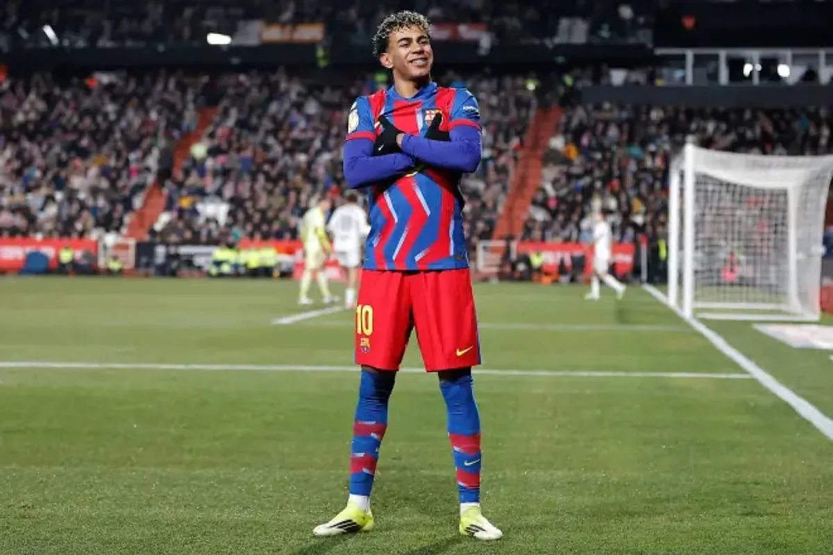 Lamine: "I do what any 18-year-old does"