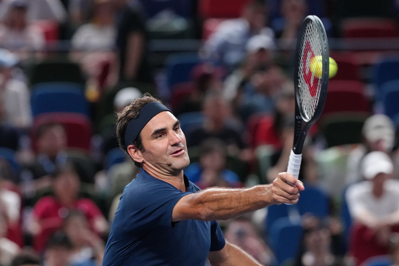 Roger Federer reveals what weighed on him in locker rooms with Agassi — free download