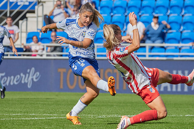 Claudia Iglesias, durante un partido ante el Atl�tico de Madrid en el Heliodoro Rodr�guez L�pez