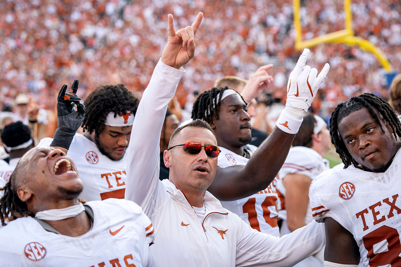 Texas Longhorns head coach Steve Sarkisian, center, sings "The Eyes of...