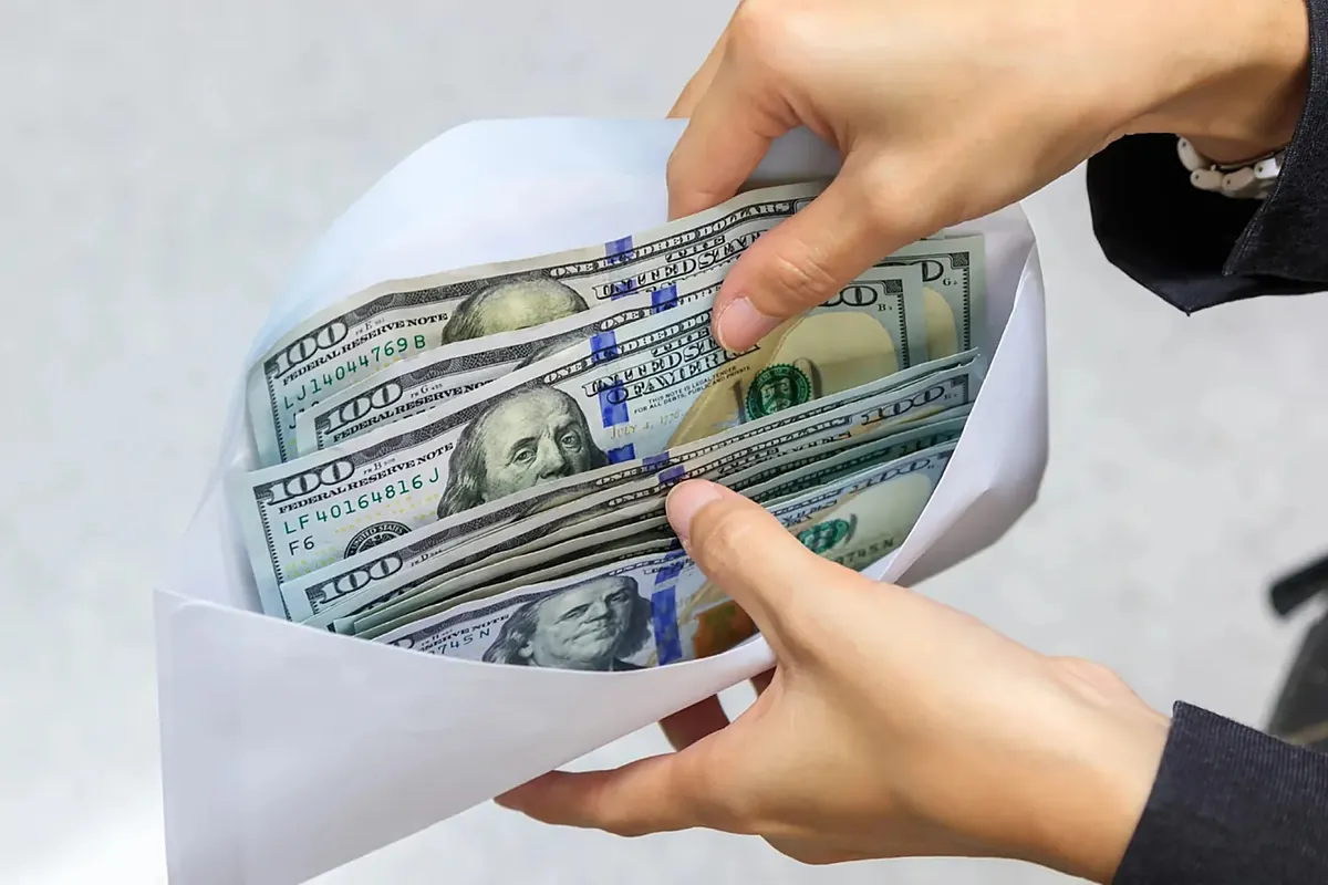 What aid can immigrants receive in California 2026: programs and requirements