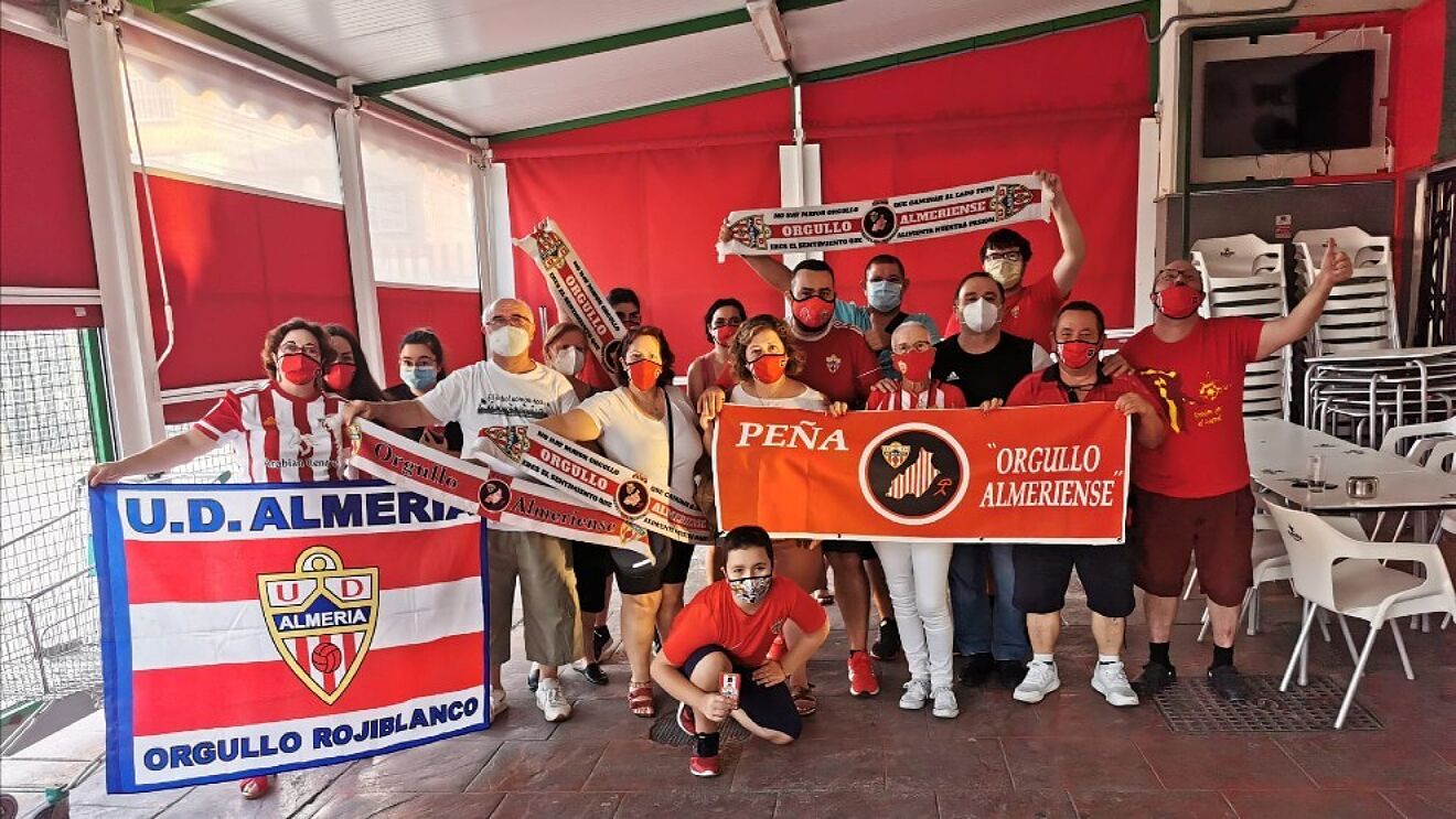 Socios de la Pe�a Orgullo Almeriense