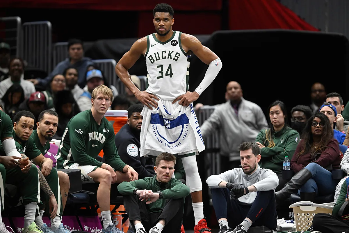 Is this the end of Giannis' Bucks era? Star scrubs team posts from social media