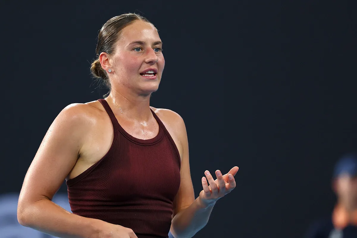 Kostyuk denies Sabalenka a handshake again. "It's -20 degrees in Ukraine, and thousands of people are without electricity or hot water"