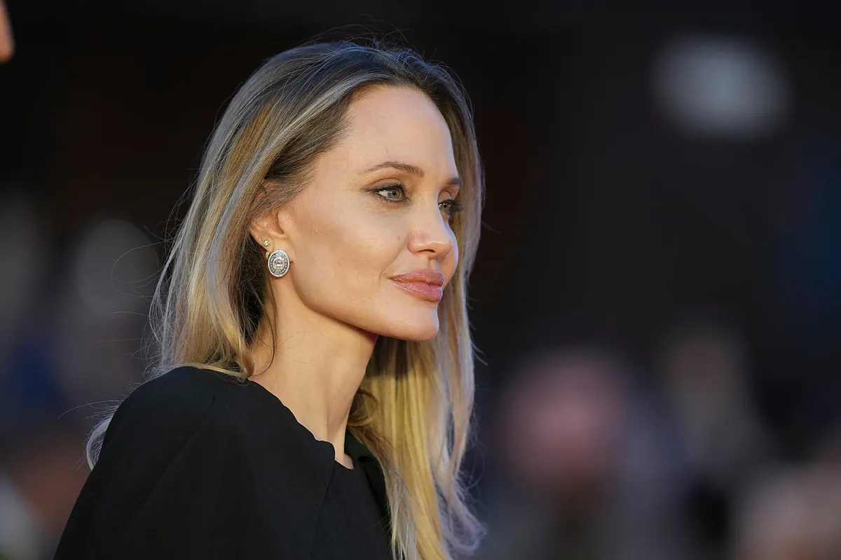 Was Angelina Jolie really replaced by a "clone"? Where did these conspiracy theories come from?
