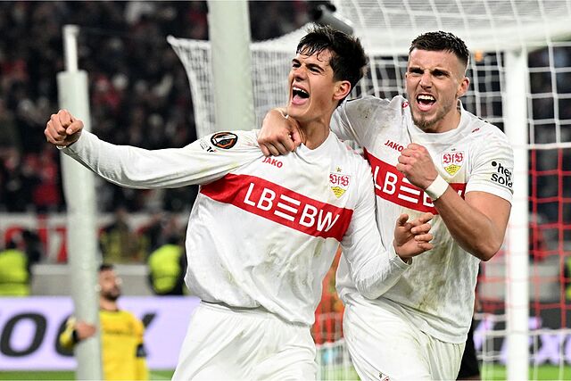 Chema Andr�s celebra un gol con el Stuttgart