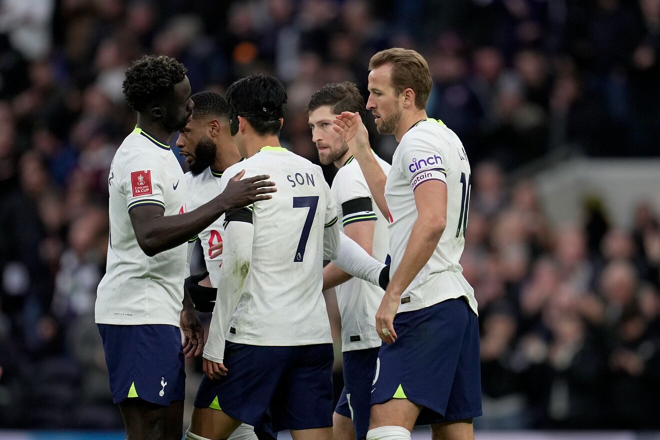Tottenham's Harry Kane celebrates with teammates after scoring his...