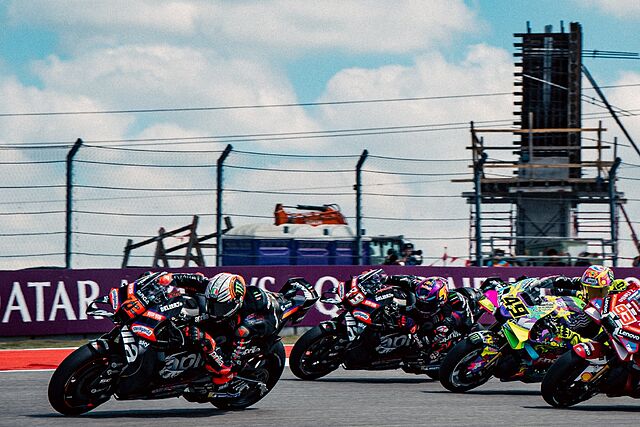 Bezzecchi, delante de Jorge Mart�n, en Austin.