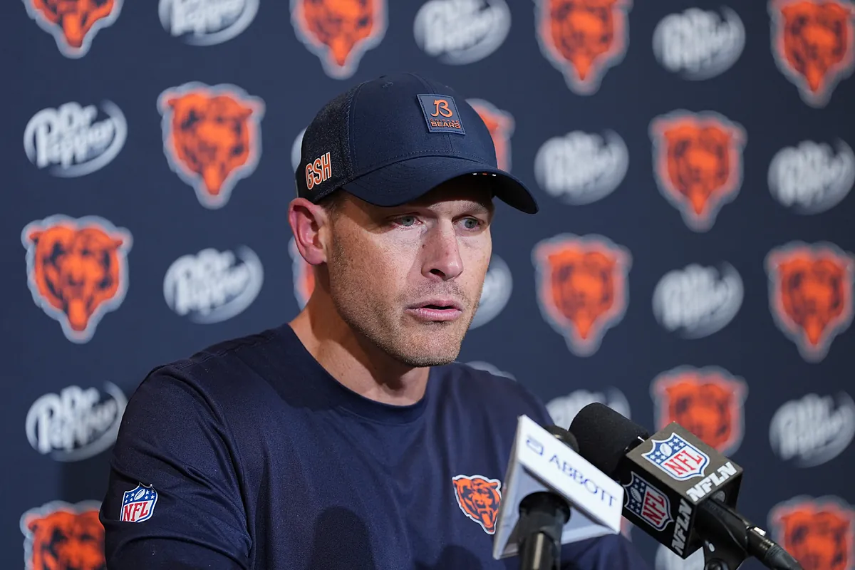 Chicago hotdogs on the house after Bears HC Ben Johnson goes shirtless following win vs. Eagles