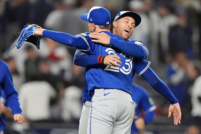Blue Jays bury Yankees in Game 4: Bronx Bombers crash out of ALDS again