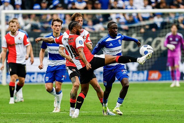 Raheem Sterling controla un bal�n ante el PEC Zwolle.