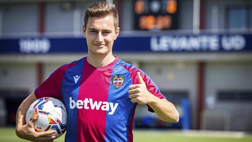 Levante: De Frutos: "¿Competencia en el Levante? Soy un novato, esto es Primera división" | Marca Levante: De Frutos: "¿Competencia en el Levante? Soy un novato, esto es Primera división" | Marca