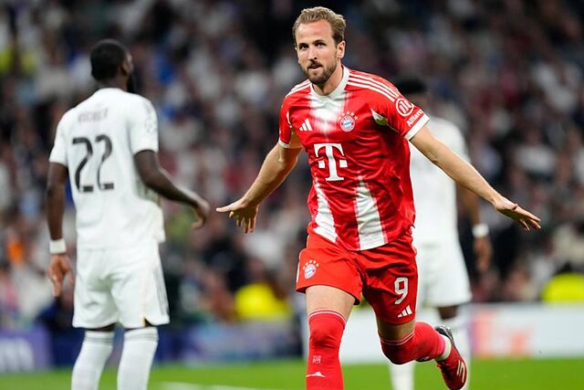 Kane celebra el gol que pon�a el 0-2 para el Bayern.